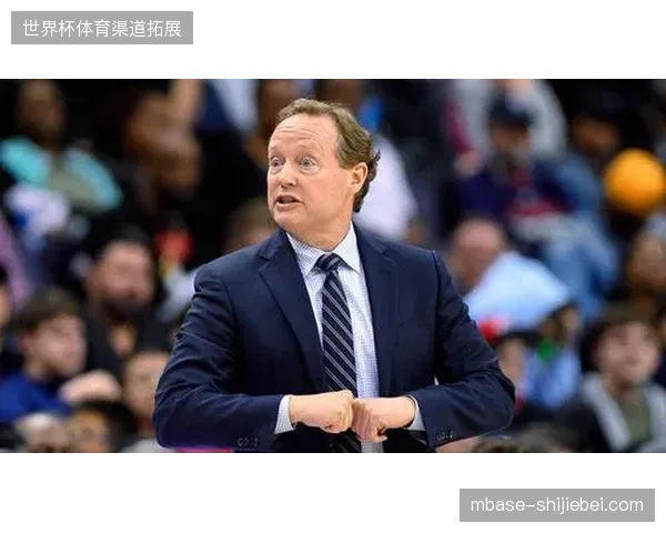 现代三中卫体系强调利用翼卫和多中场球员控制比赛节奏，并在攻防转换中保持阵型紧凑